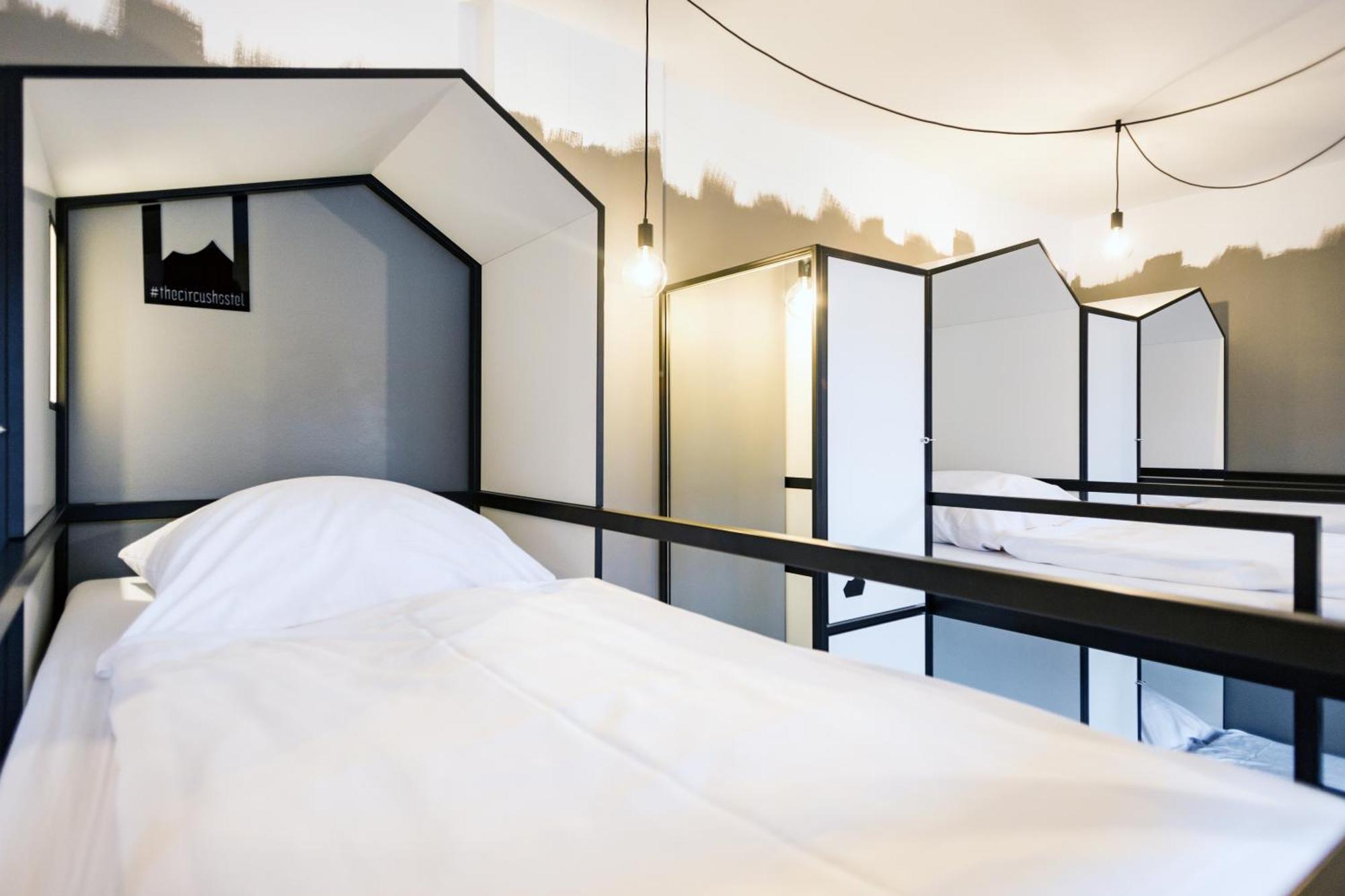 The Circus Hostel Берлин Екстериор снимка