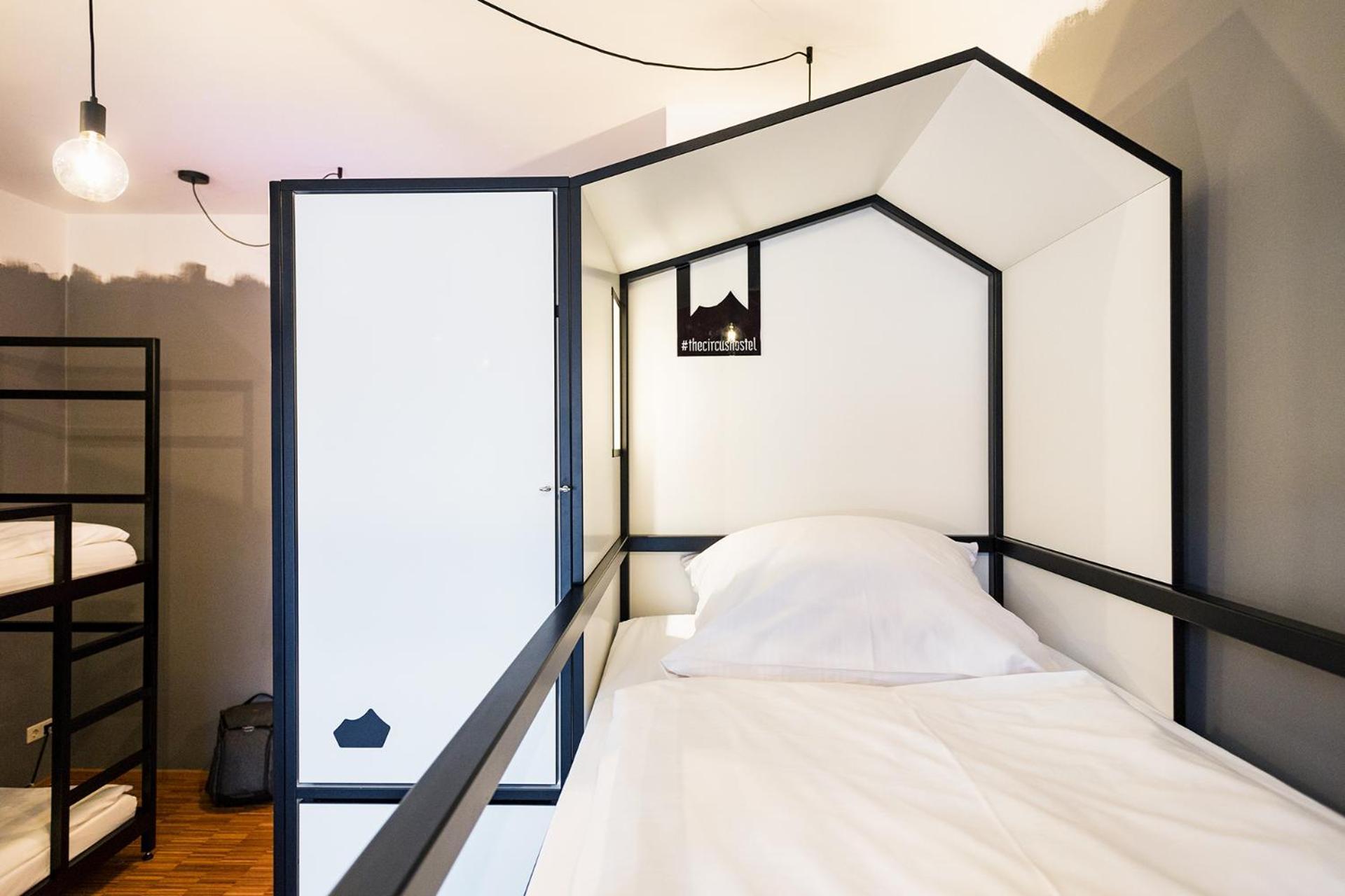 The Circus Hostel Берлин Екстериор снимка